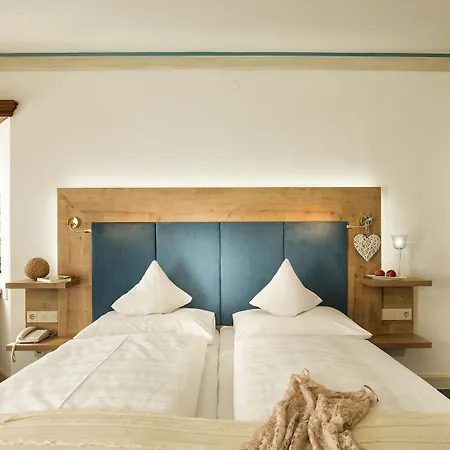 Готель Johannesbad St. Georg 4*
