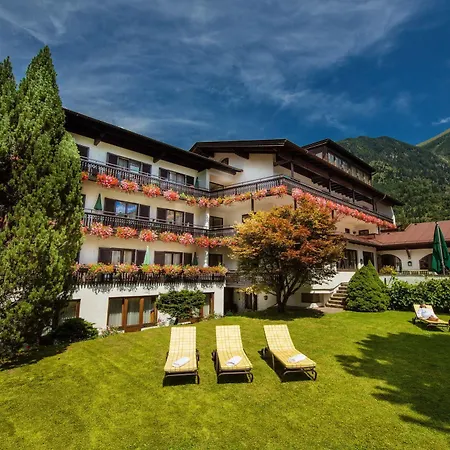 Готель Johannesbad St. Georg 4*